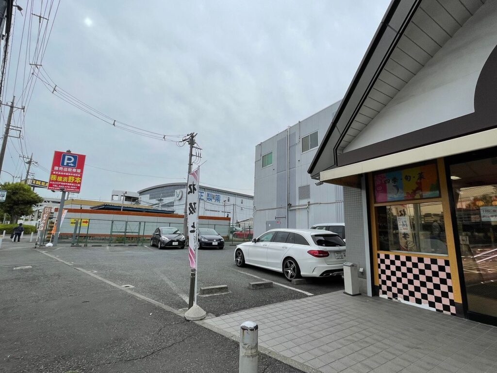 お店の横に駐車場が完備