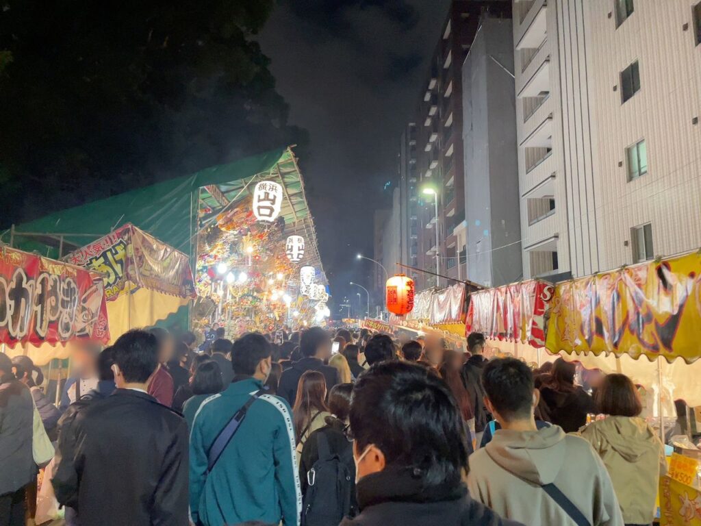 夜の酉の市の風景