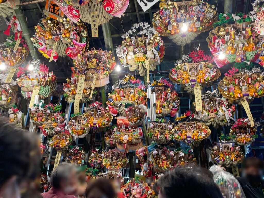 夜の酉の市の風景