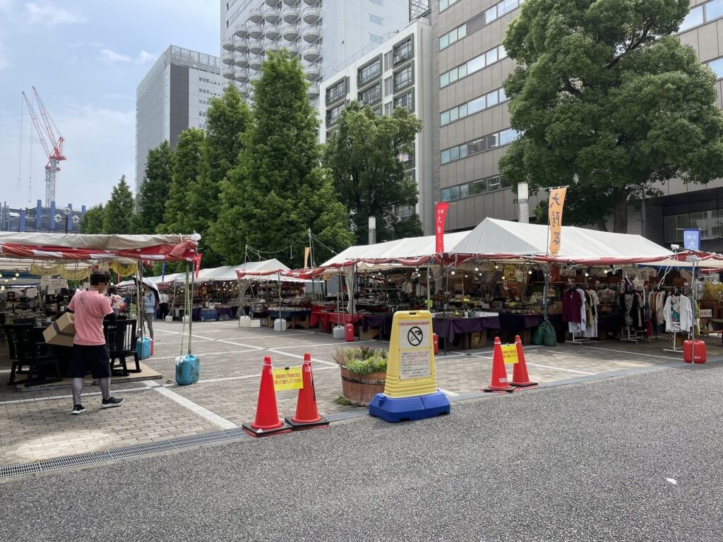 横浜大通り公園石の広場で開催中