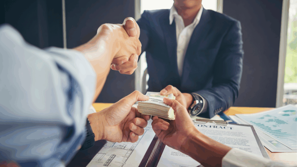 報酬や費用はどのくらい?