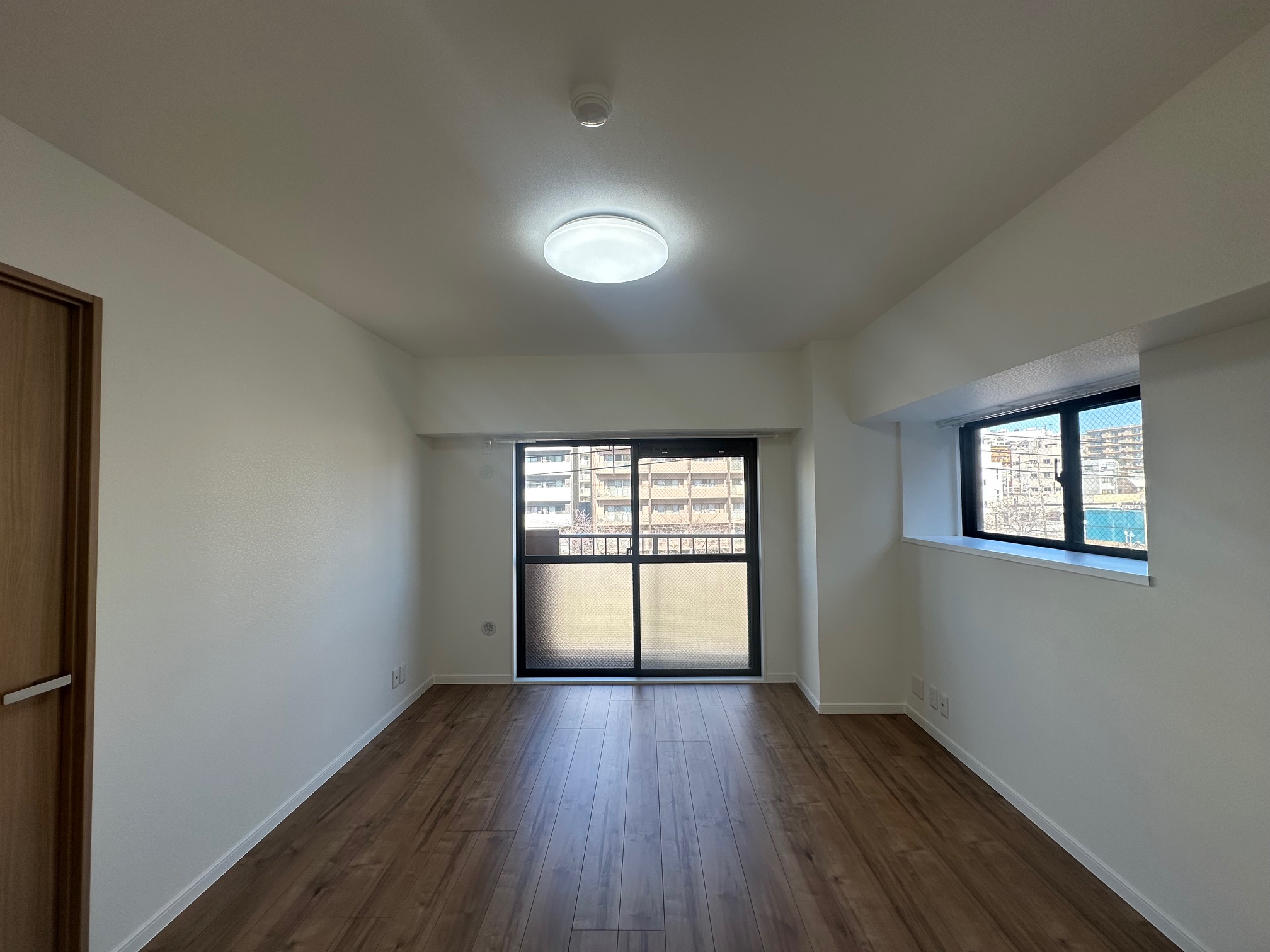 出窓のある明るいお部屋