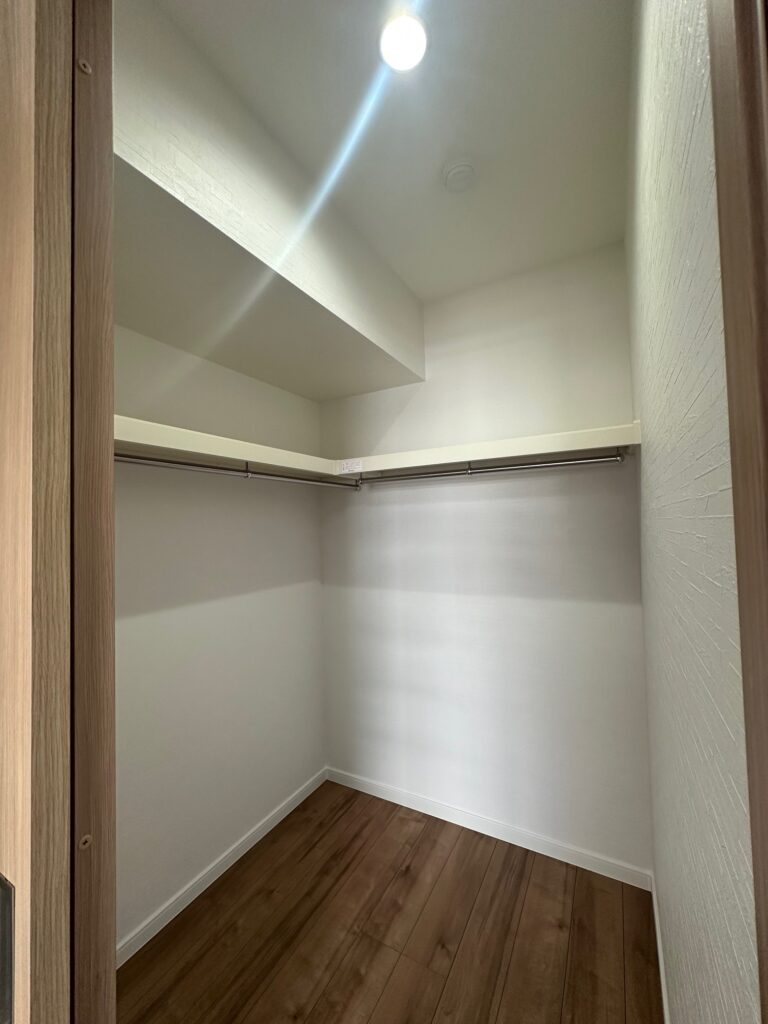 収納力のあるウォークインクローゼット